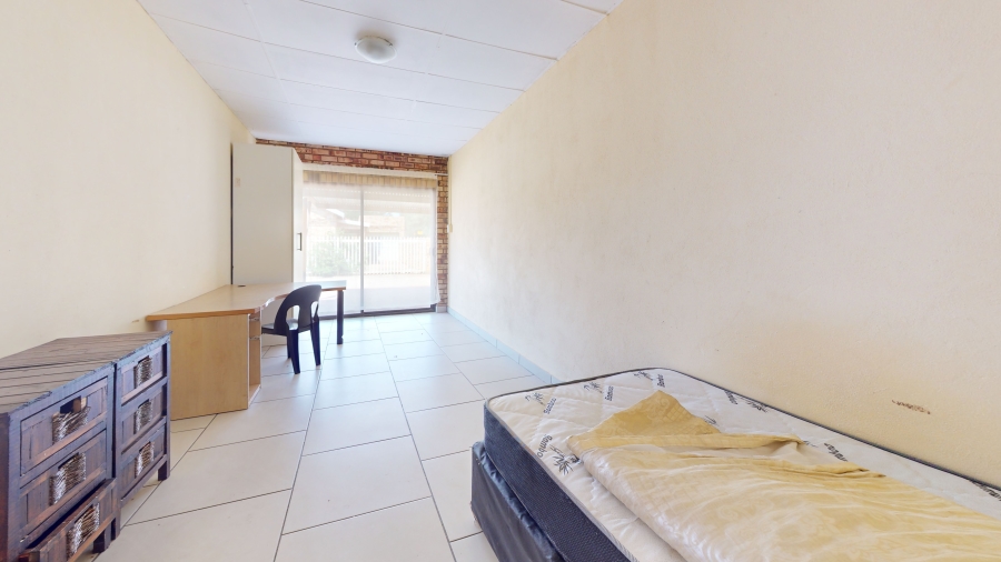 6 Bedroom Property for Sale in Kannoniers Park North West